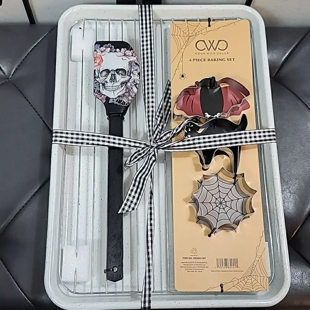 Cook with Color 6 piece Halloween Baking set.